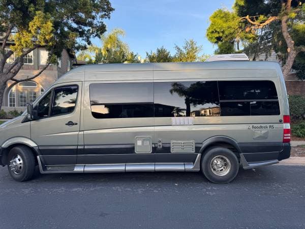 2010 Roadtrek Adventurous RS Mercedes Sprinter 170 3500