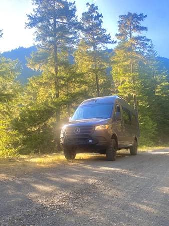 Mercedes Sprinter 4x4 Cargo High Roof Van