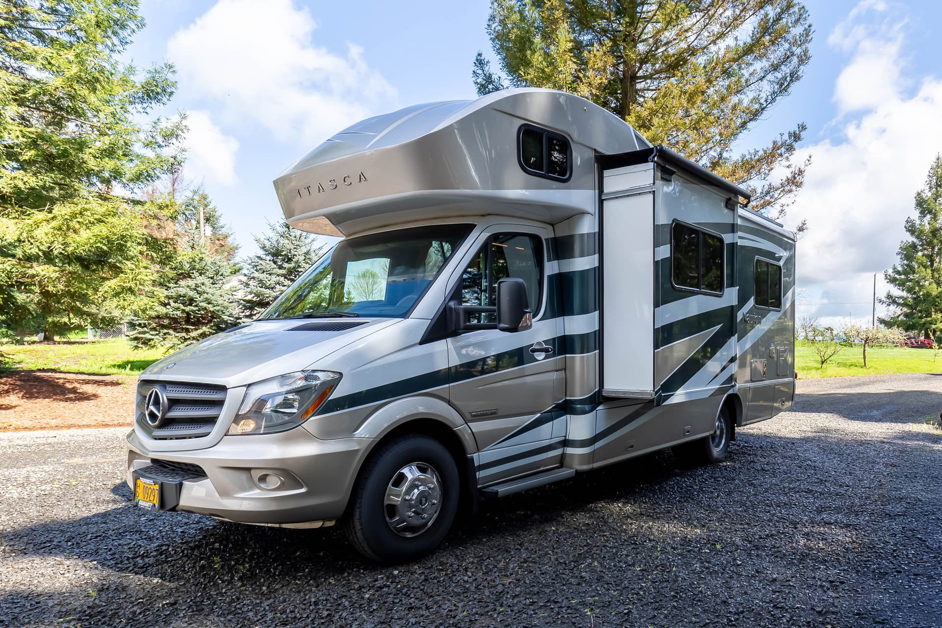 2016 Winnebago Itasca Navion M-24V Sprinter